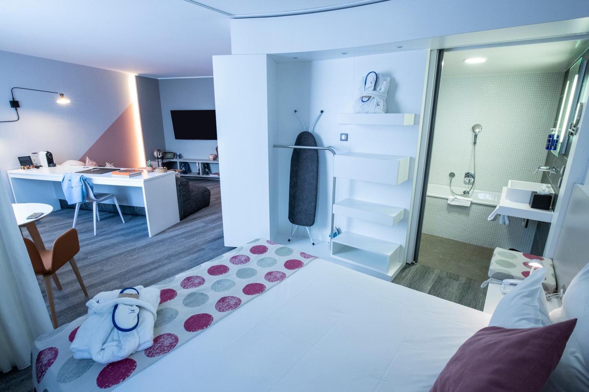 Novotel Hotel 4*